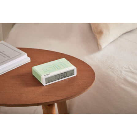 นาฬิกาตั้งโต๊ะขนาดเล็ก LEXON Flip+ Alarm Clock PANTONE สีเขียวพาสเทล_1